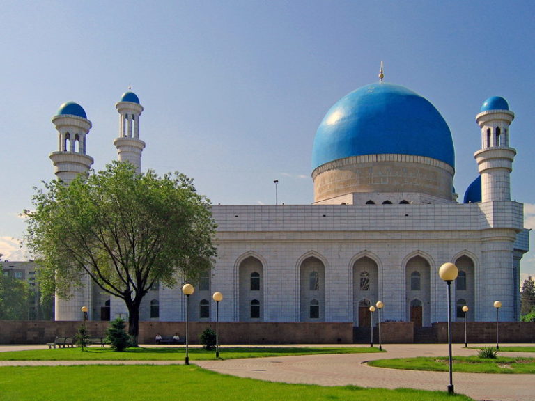 Казахстанцы в мае отдохнут в общей сложности 11 дней